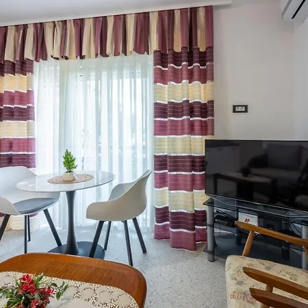 Lucia 2 Apartament *