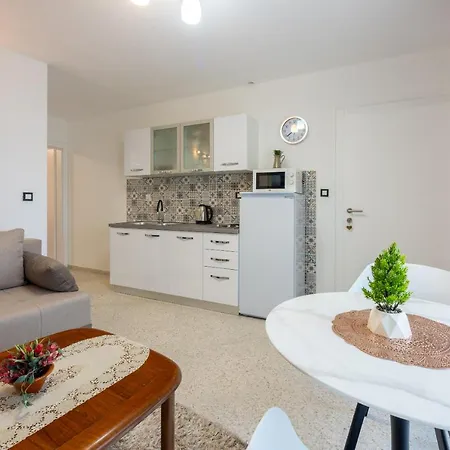 Lucia 2 Apartment Dramalj